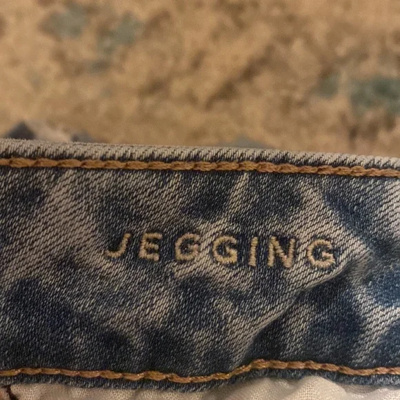 High Rise Distressed Jegging - Picture 3 of 6